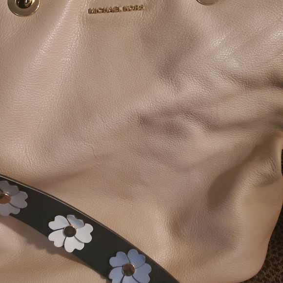 MICHEAL KORS leather handbags - Picture 3 of 3
